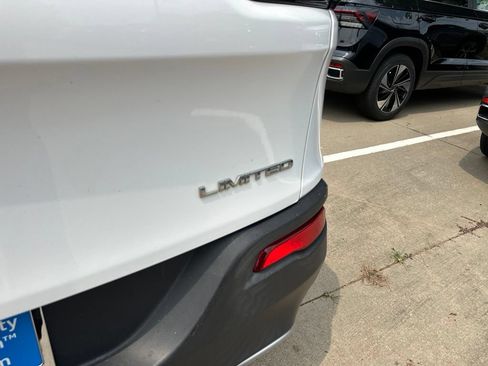 Used 2015 Jeep Cherokee Limited AWD/4WD image 19