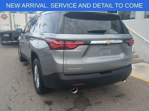 Used 2023 Chevrolet Traverse LT image 3