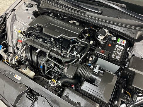 Used 2023 Hyundai Elantra SE image 16