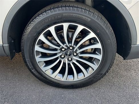 Certified 2023 Lincoln Aviator AWD w/ Premium Package image 7