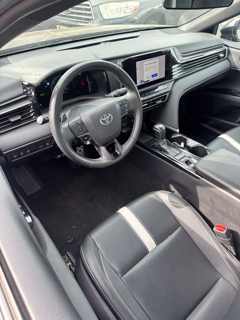 Used 2025 Toyota Camry SE FWD image 2