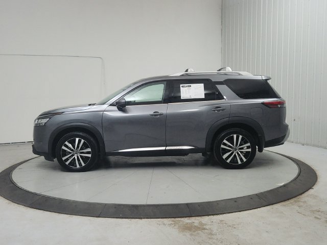 Used 2024 Nissan Pathfinder Platinum FWD image 5