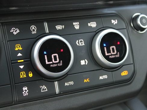 New 2026 Land Rover Defender 110 S AWD/4WD image 14