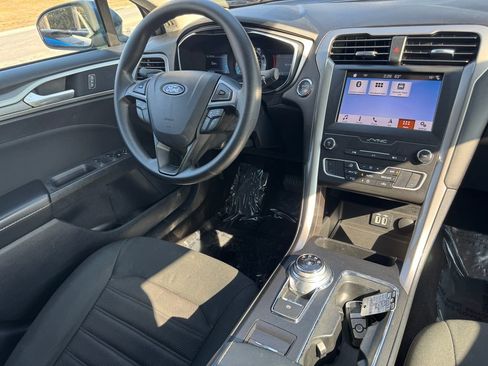 Used 2019 Ford Fusion SE image 19