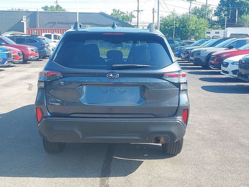 Used 2025 Subaru Forester Premium AWD/4WD image 8