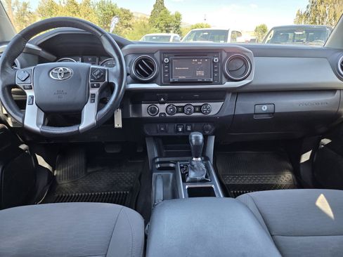 Used 2019 Toyota Tacoma SR5 AWD/4WD image 15