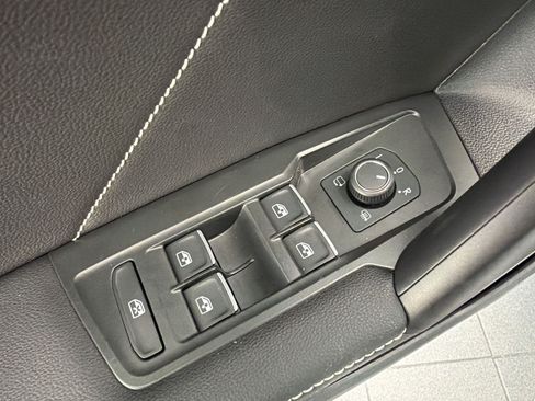 Certified 2024 Volkswagen Tiguan SEL R-Line AWD/4WD image 28