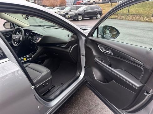 Used 2023 Buick Envision Essence image 10