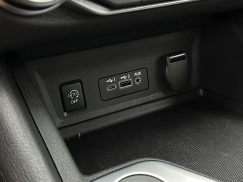 Used 2025 Nissan Sentra SV image 13