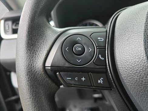 Used 2021 Toyota RAV4 XLE AWD/4WD image 21