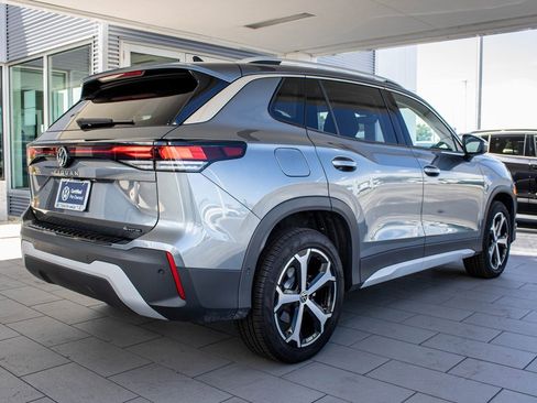 Certified 2025 Volkswagen Tiguan SE image 19