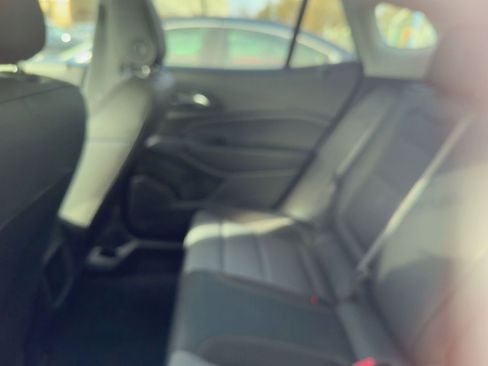 Used 2025 Chevrolet Trax LT image 8