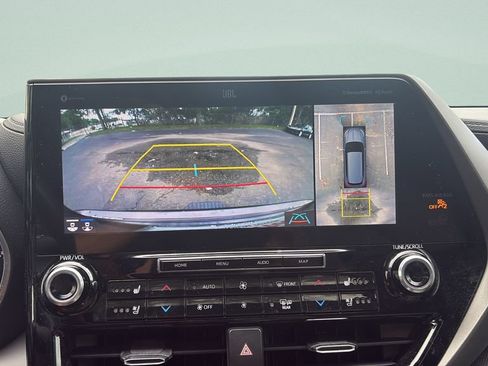 Used 2021 Toyota Highlander Limited AWD/4WD image 19