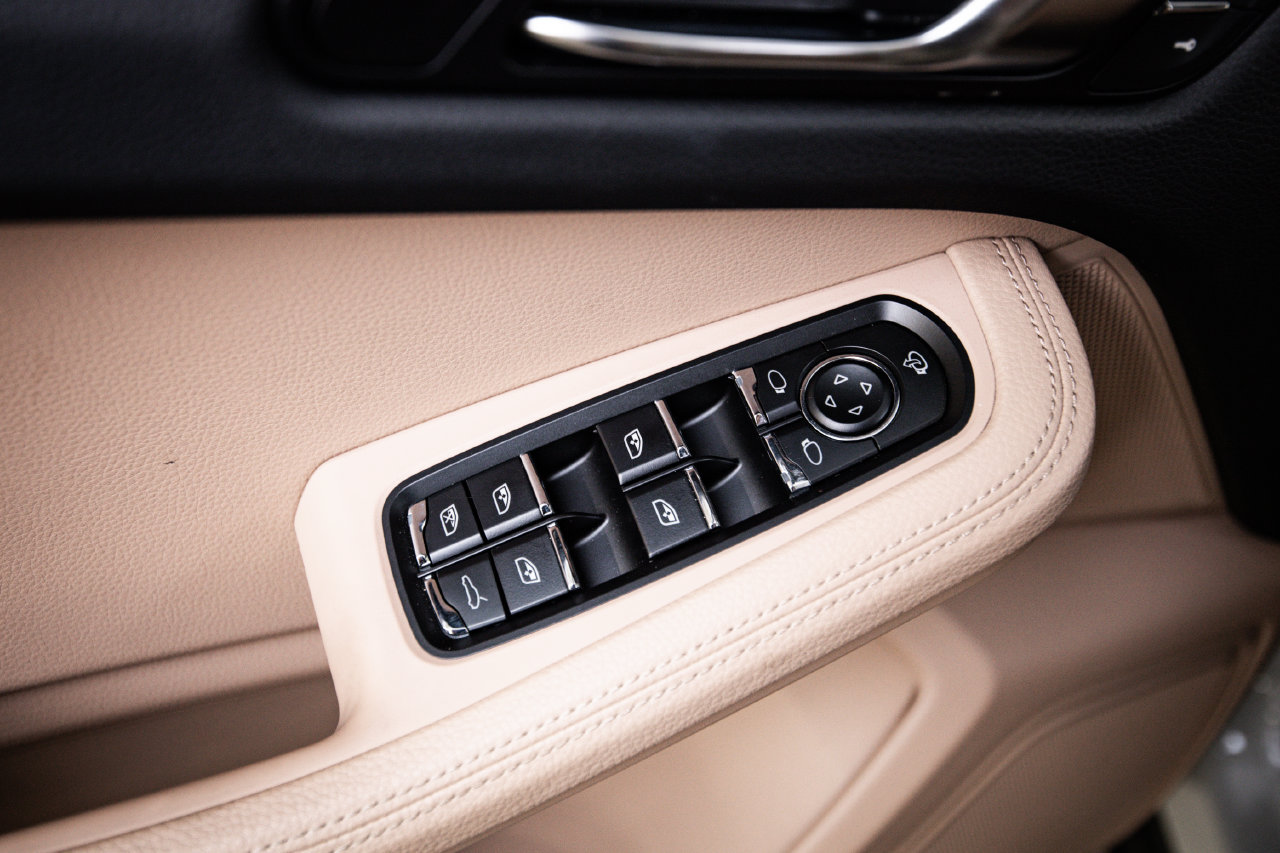 Certified 2026 Porsche Macan AWD/4WD image 22