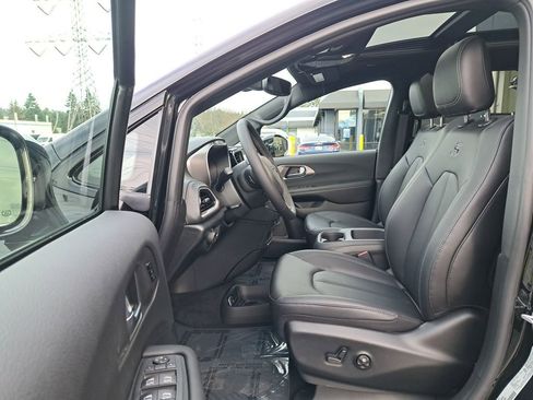 New 2026 Chrysler Pacifica Select w/ S Appearance Package image 11