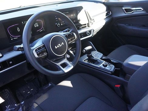 Used 2025 Kia Sportage LX image 23