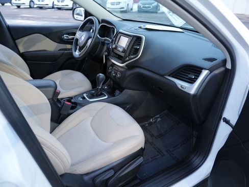 Used 2017 Jeep Cherokee Sport image 26