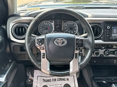 Used 2018 Toyota Tacoma SR5 AWD/4WD image 13