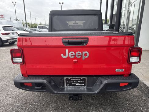 Used 2021 Jeep Gladiator Overland w/ Trailer Tow Package AWD/4WD image 3