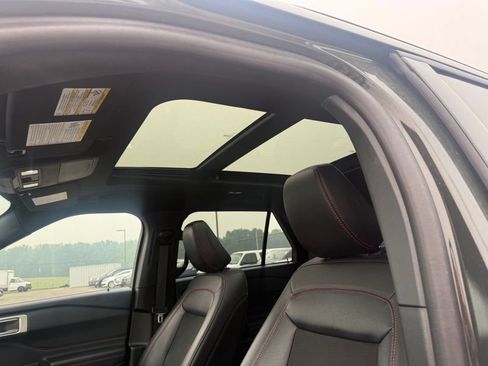 Used 2024 Ford Explorer ST-Line w/ Class IV Trailer Tow Package AWD/4WD image 4