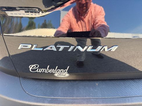 Used 2024 Ford Escape Platinum w/ Premium Technology Package image 4