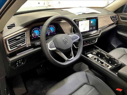 New 2025 Volkswagen Atlas SEL image 8