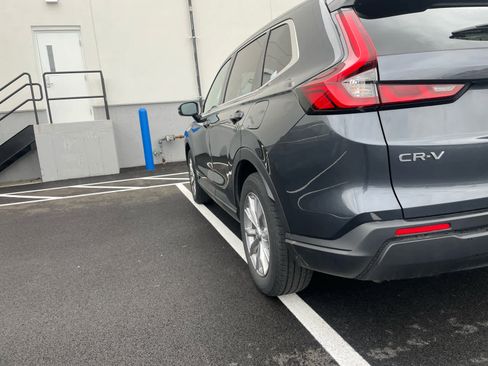 Used 2025 Honda CR-V EX image 4