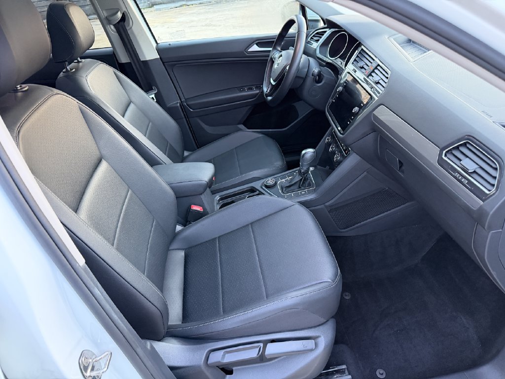 Used 2019 Volkswagen Tiguan SE w/ Panoramic Sunroof Package AWD/4WD image 23