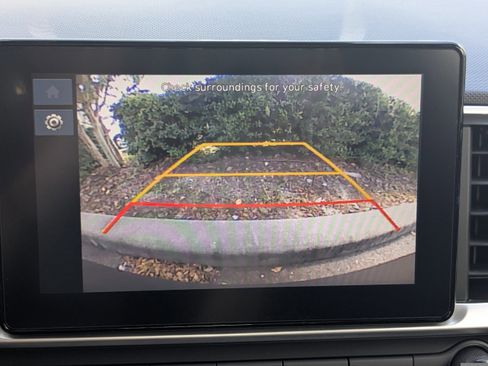 New 2025 Hyundai Venue SE image 20