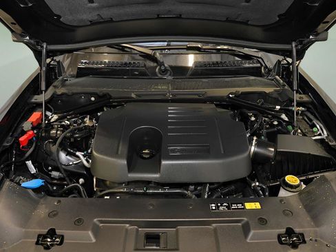 Used 2023 Land Rover Defender 130 SE image 24