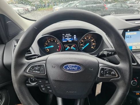 Used 2017 Ford Escape SE w/ Equipment Group 201A FWD image 15