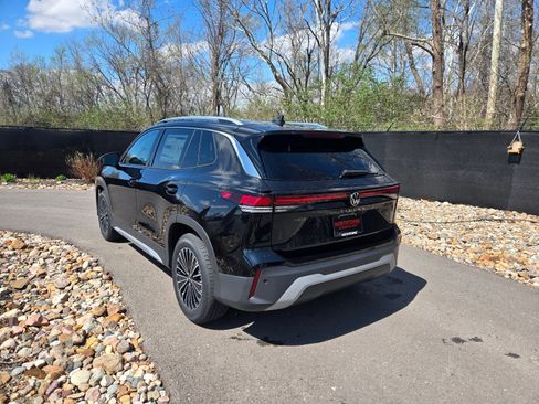 New 2026 Volkswagen Tiguan S FWD image 3