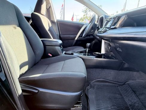Used 2018 Toyota RAV4 LE image 7