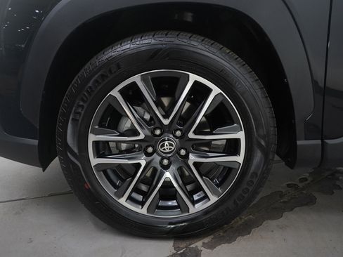 Used 2026 Toyota Corolla Cross XLE w/ Convenience Package image 24