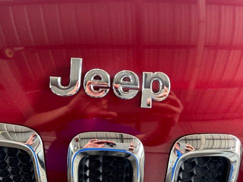 Used 2015 Jeep Cherokee Sport FWD image 33