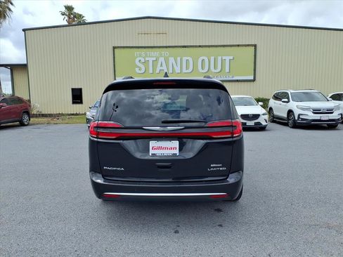 Used 2023 Chrysler Pacifica Limited FWD image 7