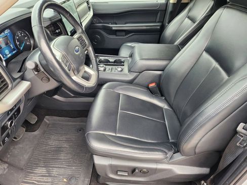 Used 2023 Ford Expedition Max XLT image 12