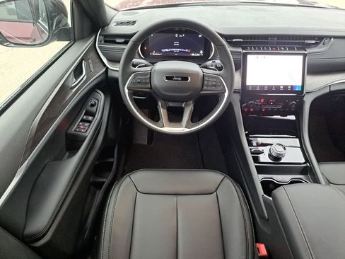 New 2025 Jeep Grand Cherokee L Limited w/ Black Appearance Package AWD/4WD image 13