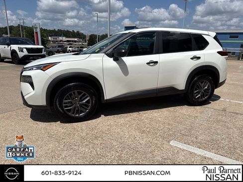 Used 2025 Nissan Rogue S FWD image 2