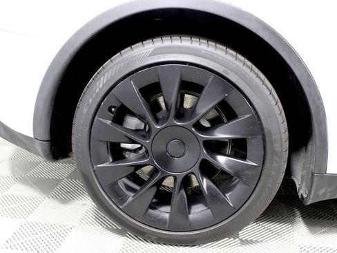 Used 2020 Tesla Model Y Long Range image 35