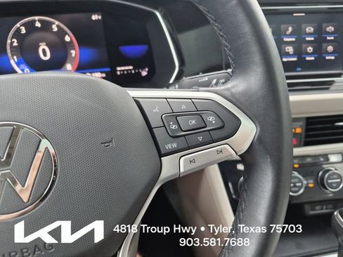 Used 2023 Volkswagen Jetta SE w/ Panoramic Sunroof Package FWD image 29