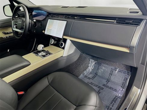 Used 2023 Land Rover Range Rover SV image 32