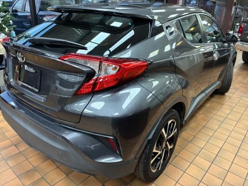 Used 2021 Toyota C-HR XLE image 9