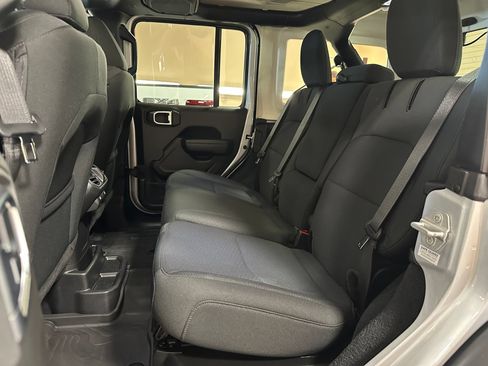 Used 2023 Jeep Wrangler Unlimited AWD/4WD image 15