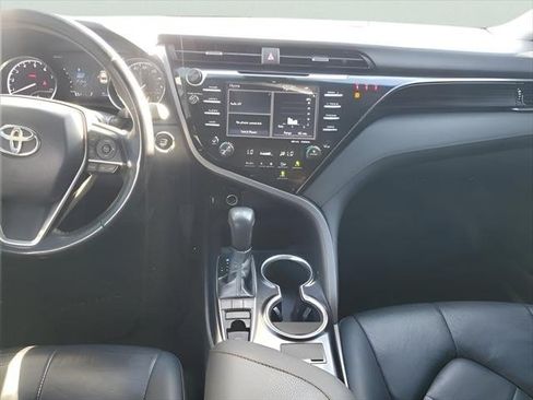 Used 2019 Toyota Camry XLE FWD image 10