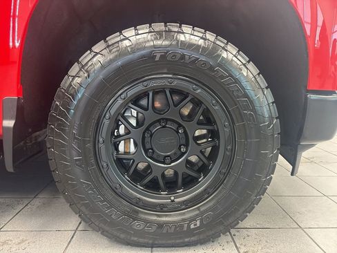 Used 2025 Chevrolet Silverado 1500 W/T image 8