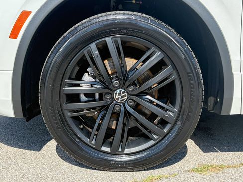 Used 2022 Volkswagen Tiguan SE R-Line AWD/4WD image 32