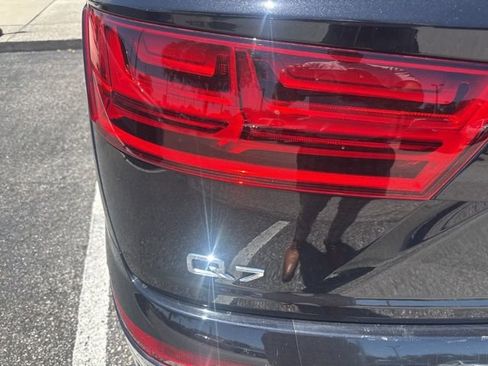 Used 2019 Audi Q7 3.0T Prestige AWD/4WD image 5