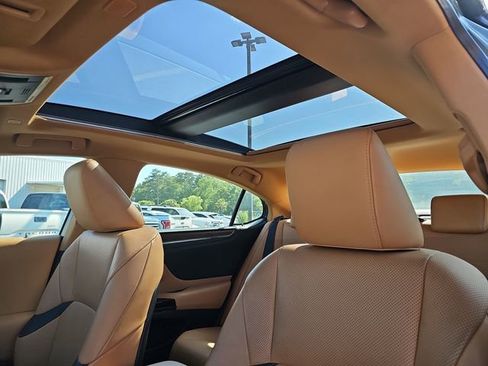 Used 2023 Lexus ES 350 w/ Premium Package FWD image 10