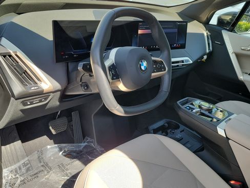 Certified 2026 BMW iX xDrive45 w/ Premium Package AWD/4WD image 18